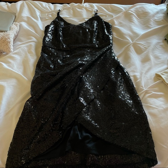 Lulu’s black sequin mini dress - Picture 4 of 6